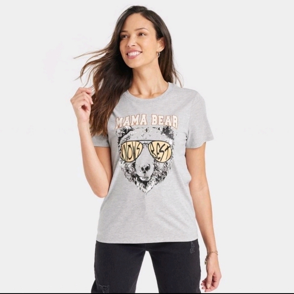 NWT Zoe + Liv Mama Bear Knows Best Graphic Tee Size Small Heather Grey